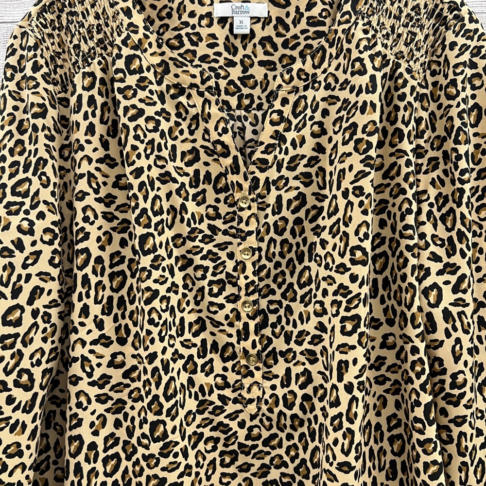 Leopard  Print Top - Picture 3 of 9